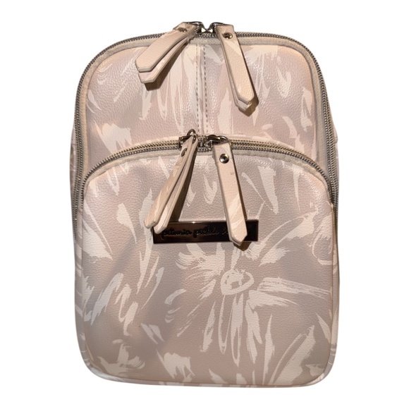 Petunia Pickle Bottom Sling Bag Crossbody Linen Blossoms - Picture 3 of 10